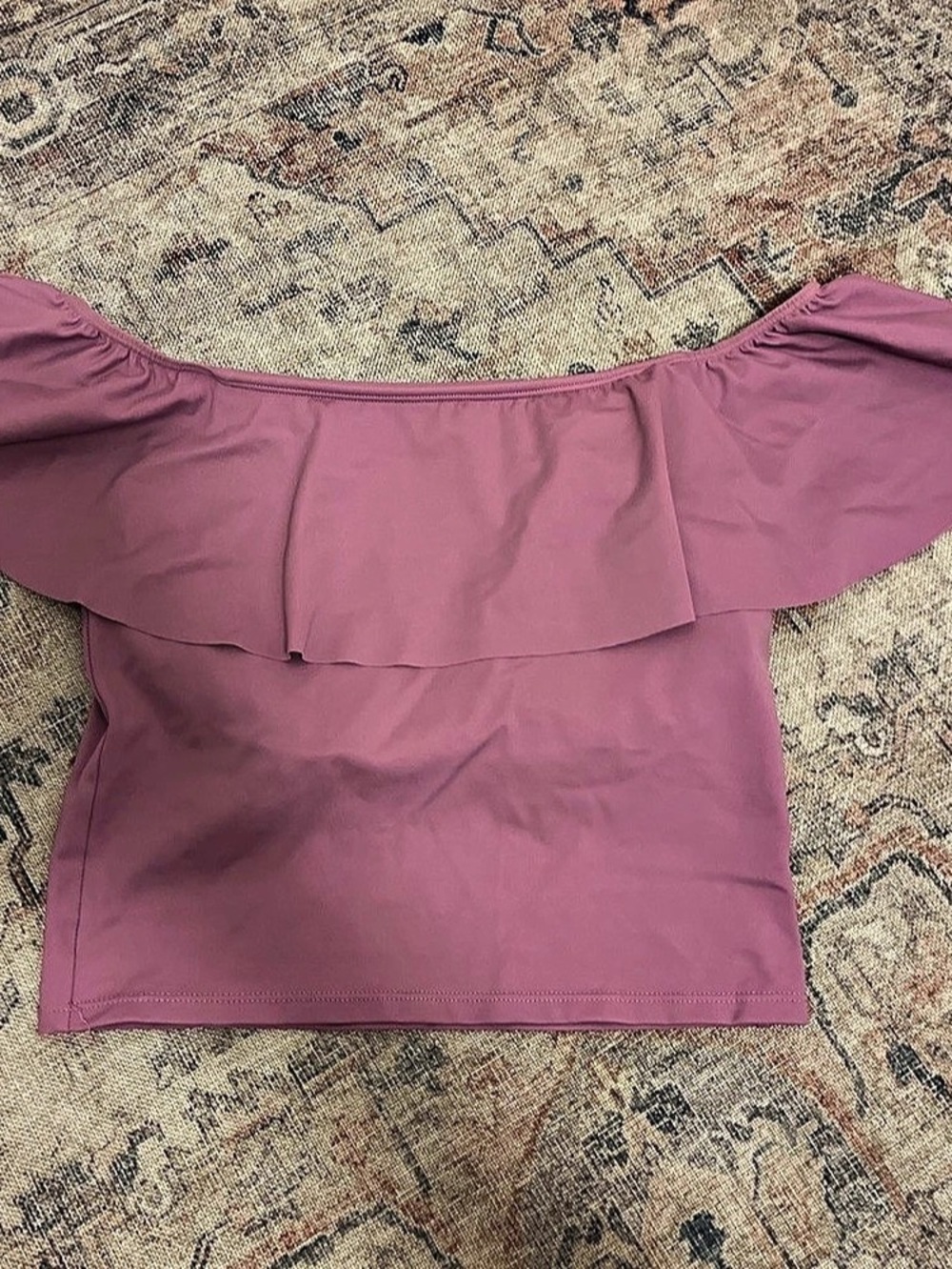 Kortni Jeane Ruffle top off the shoulder
Crop swim Top in lavender Size Small